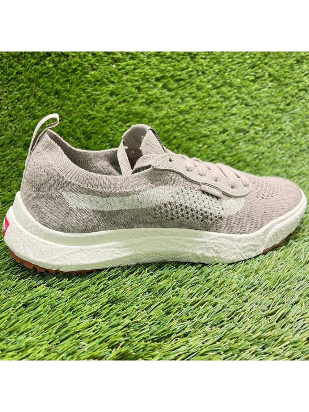 Vans UltraRange VR3 Womens Size 8 Gray White Athletic Skateboard Shoes Sneakers